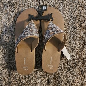 Time and Tru Women's Tan Sandals